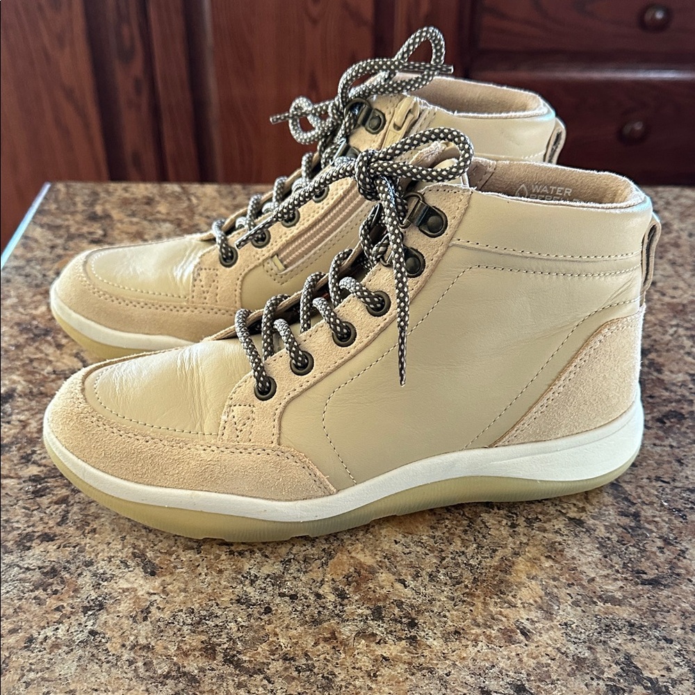 VIONIC WATER REPELLENT WHITLEY Tan Leather High-Top Zip Sneakers WOMENS 6
